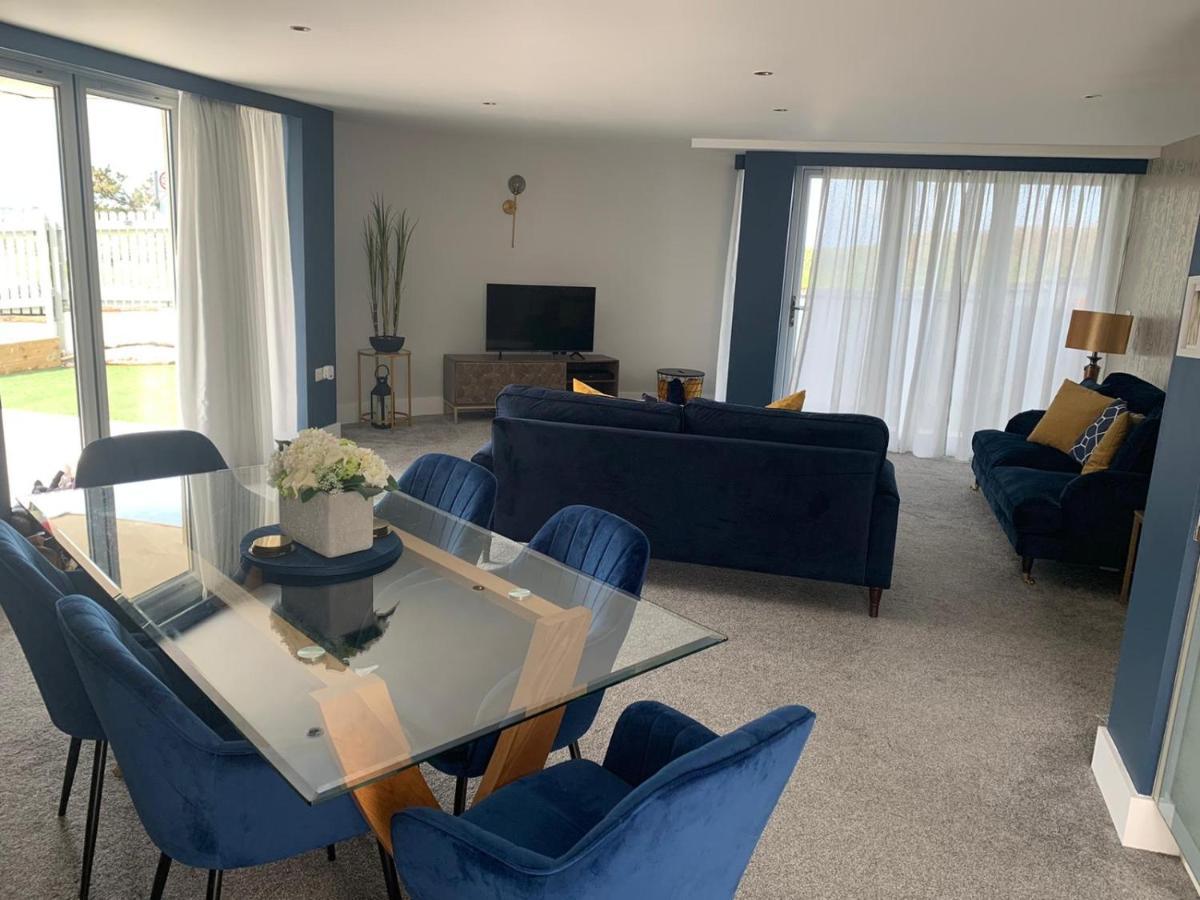Beautiful 3 Bedroom Apartment By The Sea นิวคีย์ ภายนอก รูปภาพ